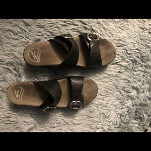 Like New condition “Sophie”Dansko Shoes